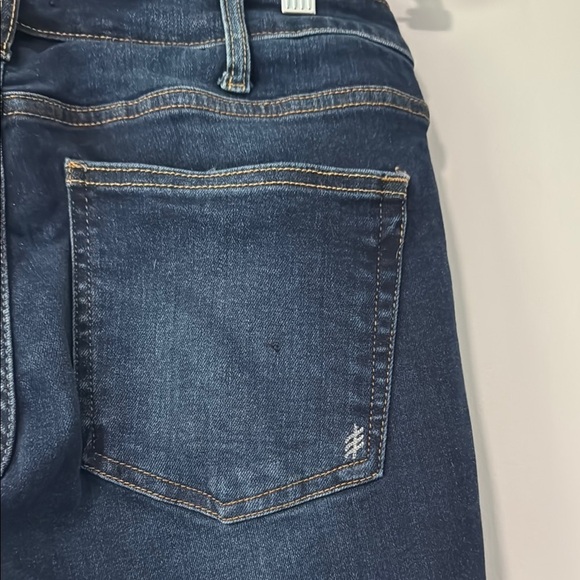 Silver Jeans Co. Infinite Fit Dark Blue Jeans - Picture 3 of 6